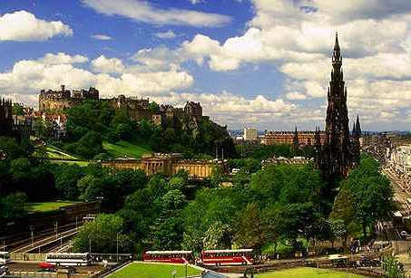 Edinburgh - Princes Garden with Castle